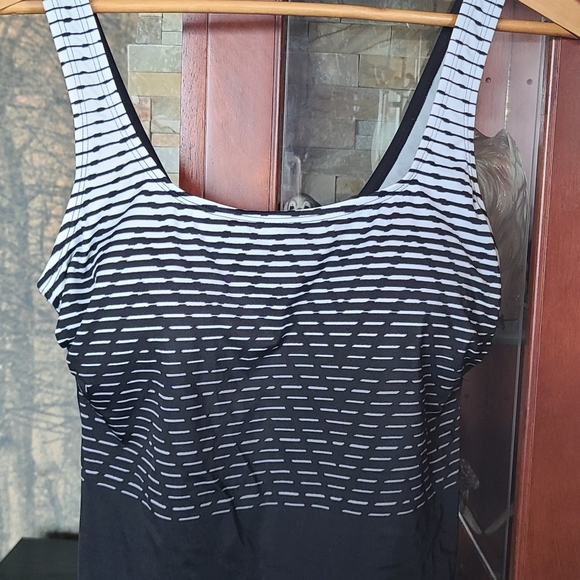 Tankini Top - Picture 8 of 11